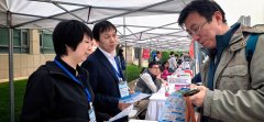 <b>学院招生团队取考生、家长面临面沟</b>